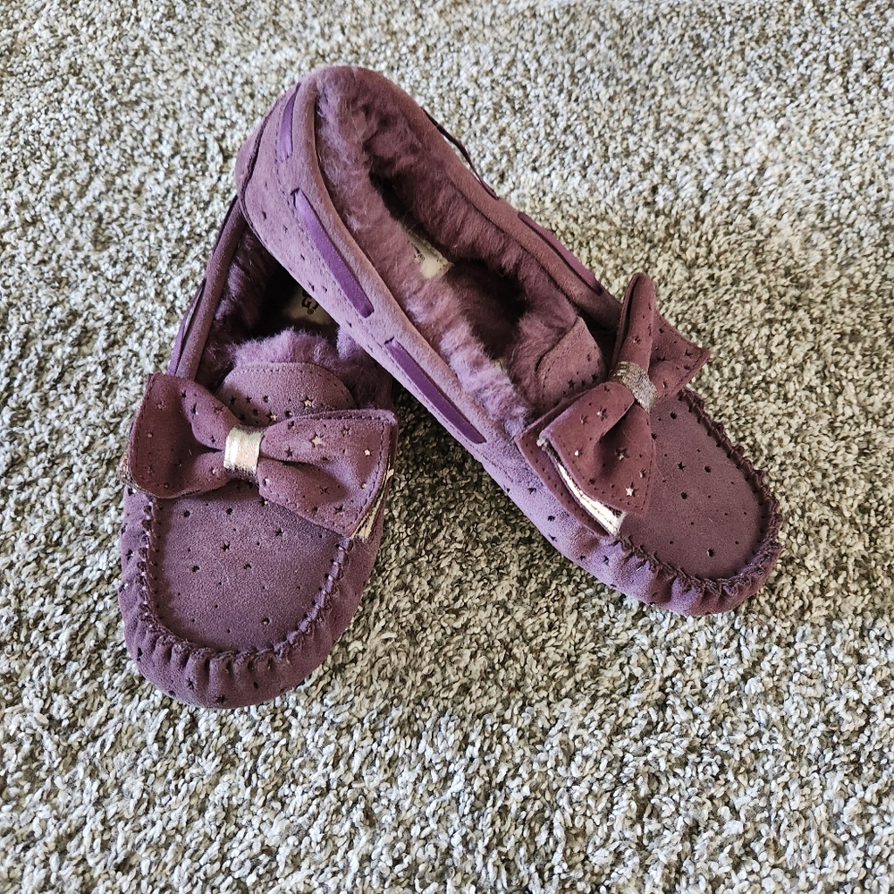 Ugg slipper or shoes size 7⁰